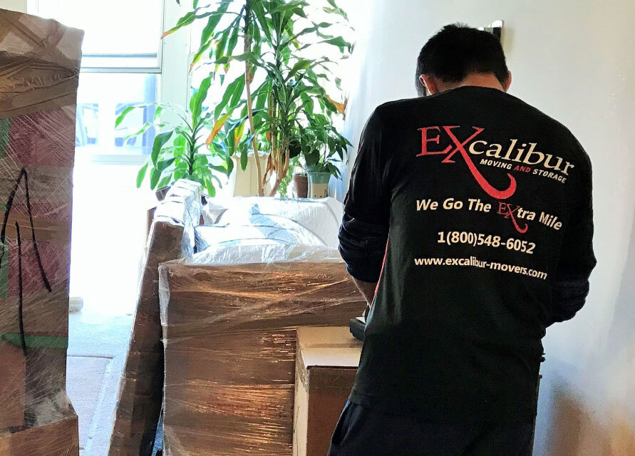 Mover packing boxes